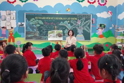 Trường TH Trịnh Xá tổ chức SHCM-NCBH với tiết Đọc Thư viện